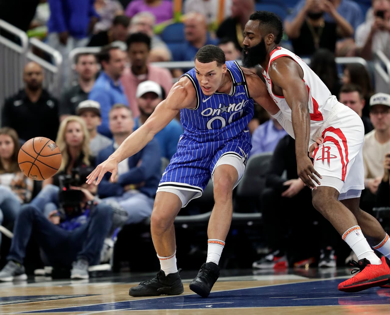 La noche de Harden en tiros de tres puntos, una de sus armas predilectas para liquidar al rival, fue para el olvido, pero pese a ello, sus 38 puntos son para quitarse el sombrero.