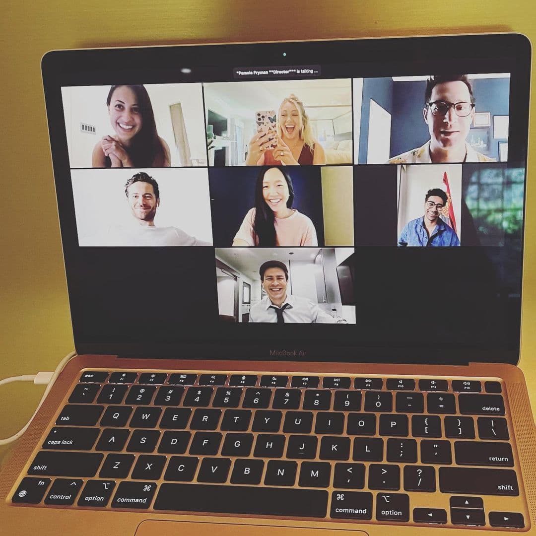 Thomas recientemente tuiteó que se reunió con el elenco de seis, y los describió como un "maldito deleite".