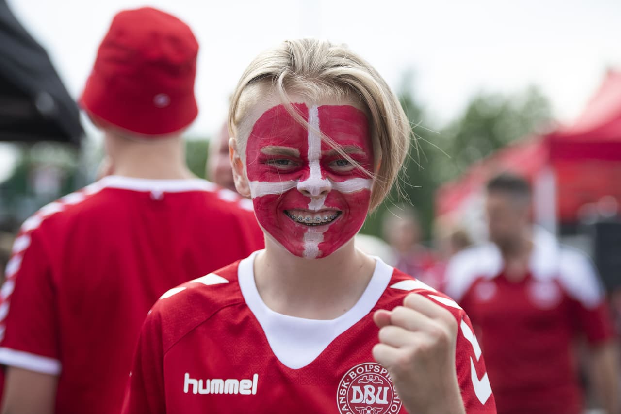 Las aficiones de México y Dinamarca conviven en Copenague previo al último ensayo de ambas selecciones antes de sus debuts en la Copa del Mundo Rusia 2018.