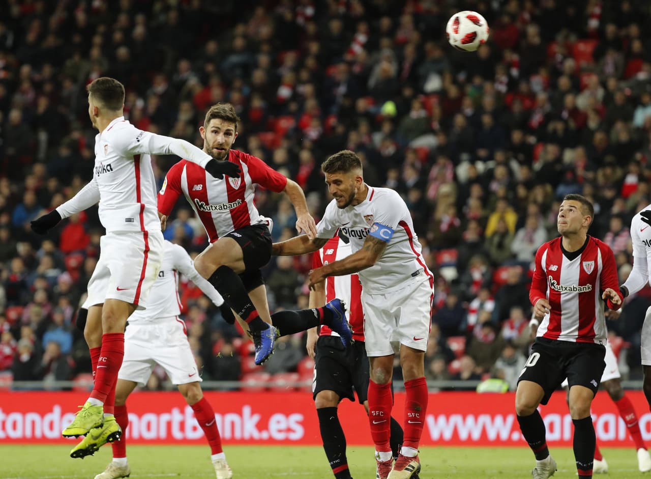 Ante un estadio casi repleto, pese al mal momento que vive el Athletic, que acaba de salir de puestos de descenso en La Liga, los locales se fueron con todo a buscar el empate.
