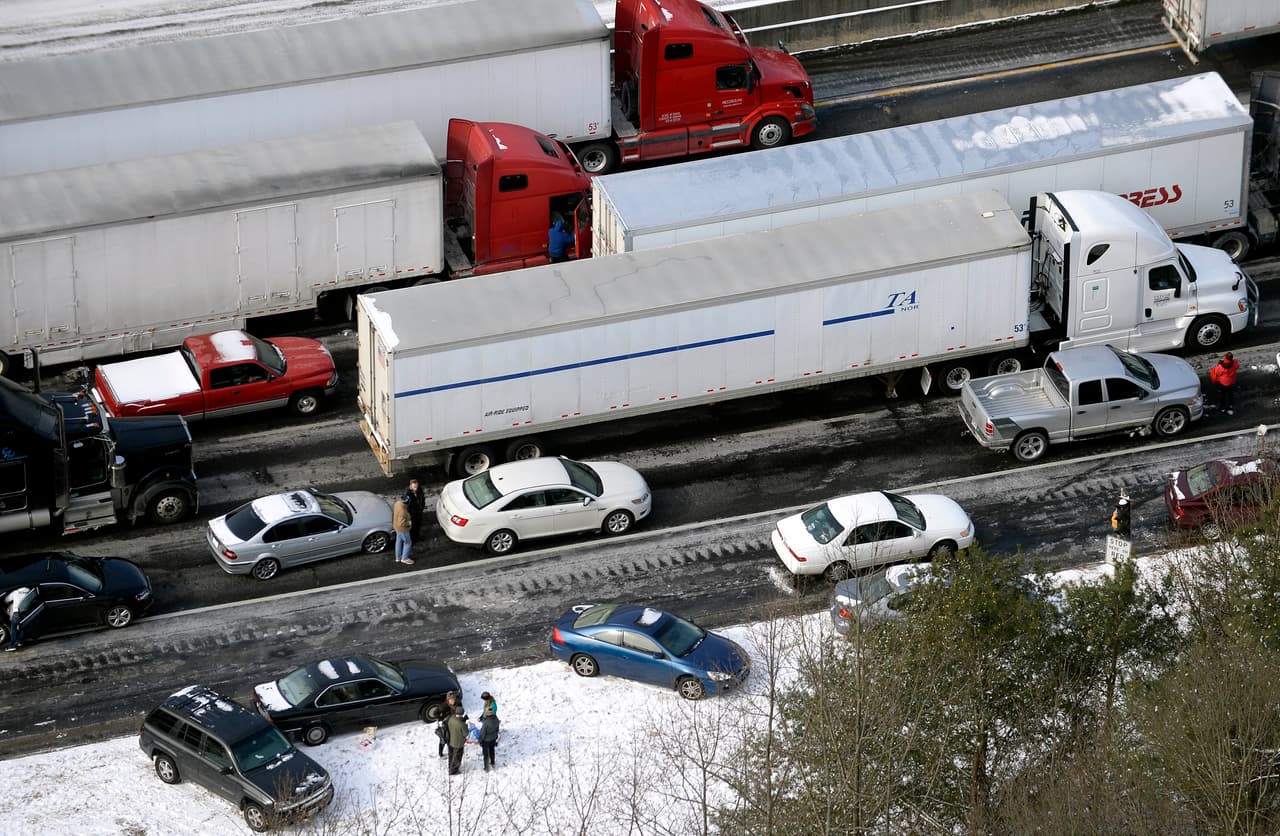 Los meteorólogos advirtieron sobre la posibilidad de calles y carreteras congeladas, cuando muchos aficionados estarán llegando y moviéndose por la ciudad.