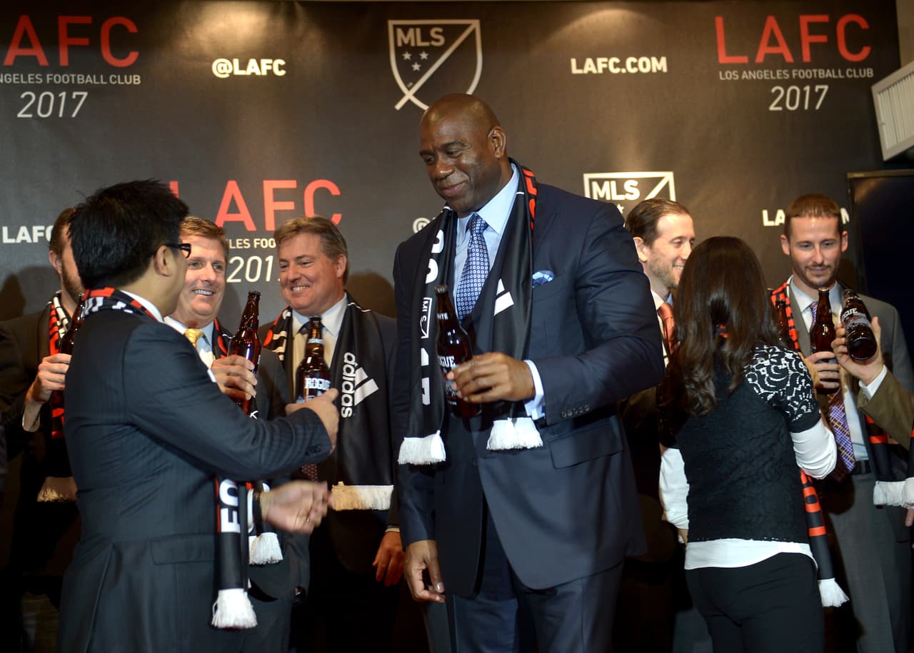 Al proyecto se unieron figuras del deporte como Earvin 'Magic' Johnson, presidente de operaciones en Los Angeles Lakers y una leyenda de la NBA que ha mostrado interés por los negocios.