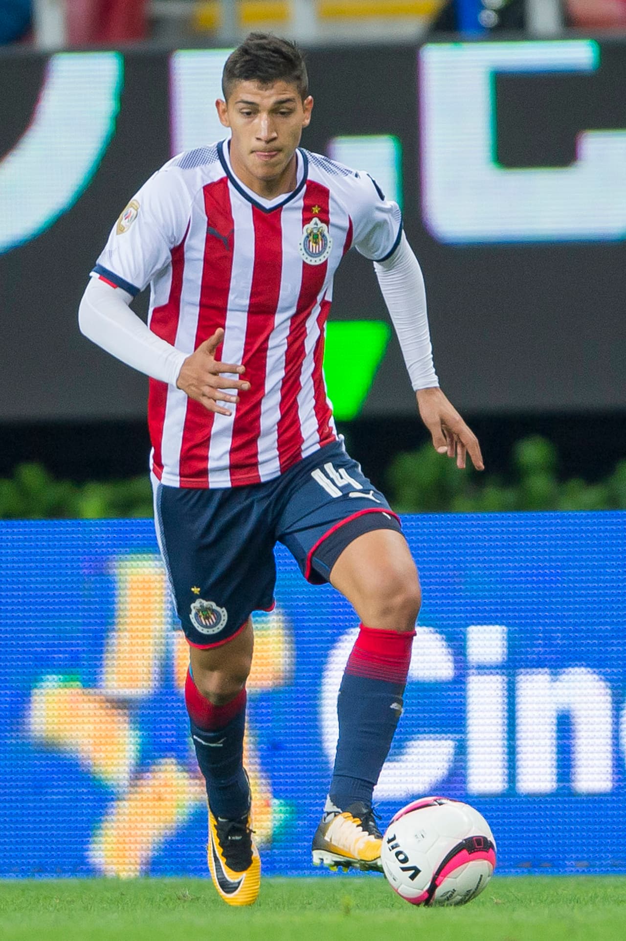 Rumor / Ángel Zaldívar, uno de los buenos jugadores del Rebaño, podría pasar a los Tuzos en este mercado.