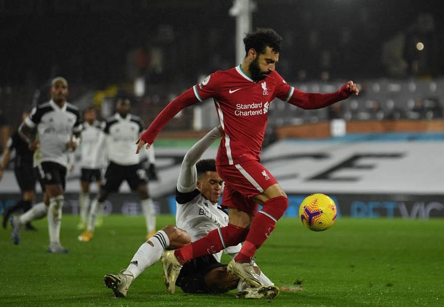 Hay empate entre el Liverpool y Fulham en la 12va Jornada de la Premier League. El primer gol fue a cargo de Bobby Reid (25’), pero los ‘Reds’ buscaron igualar el marcador y fue Mohamed Salah quien lo logró al minuto 79.