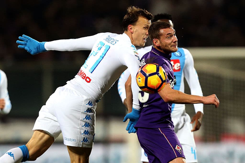 Fiorentina y Napoli disputaron un partido muy reñido.