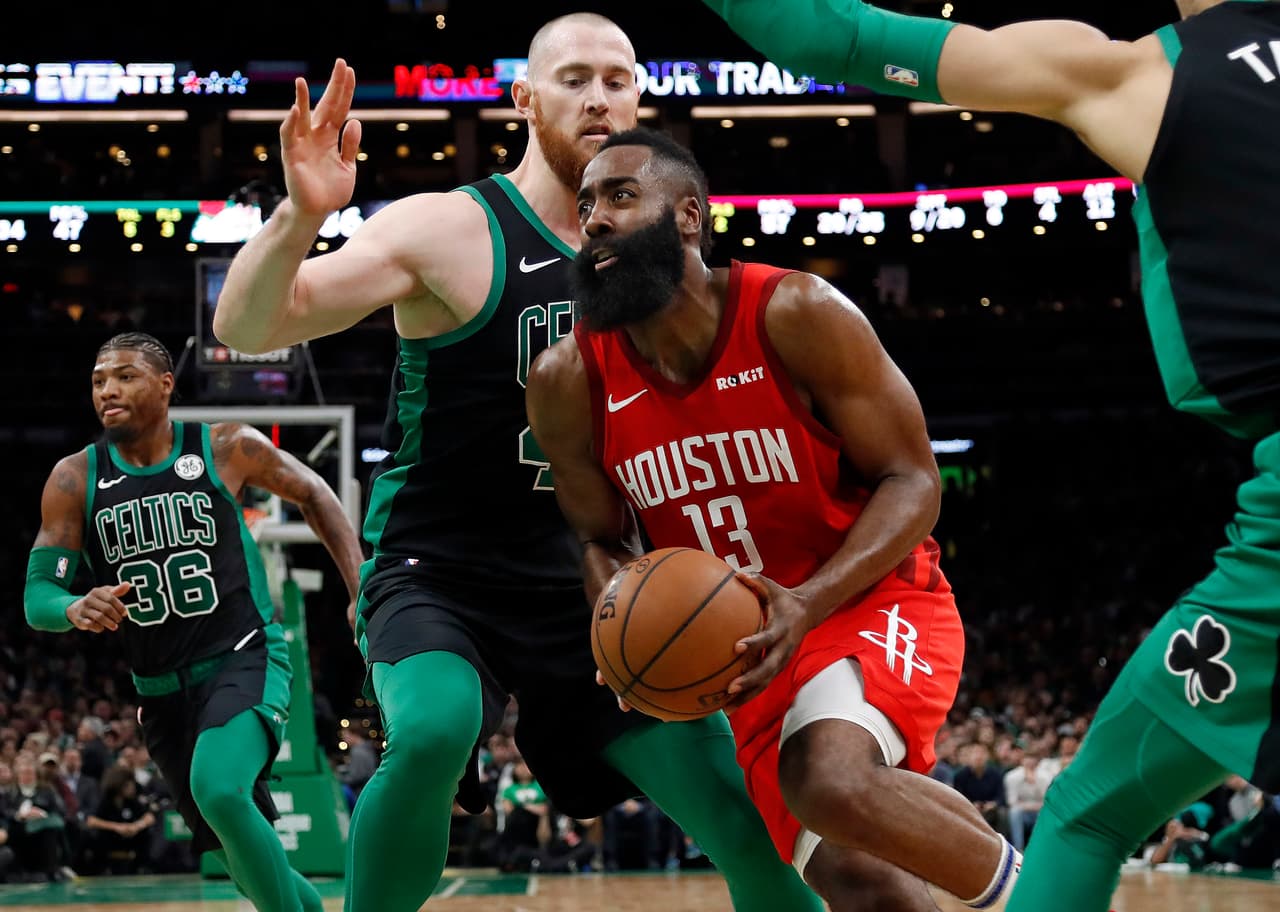 James Harden tuvo otra de esas noches de alarido, al despacharse con 42 puntos para Houston, mientras que por Boston lo mejor de la noche fue la actuación de 24 unidades y nueve rebotes de Kyrie Irving.