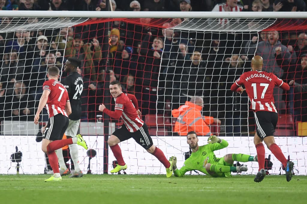 El Manchester United le remontó dos goles al Sheffield, pero los locales empataron 3-3 en el último minuto del partido.