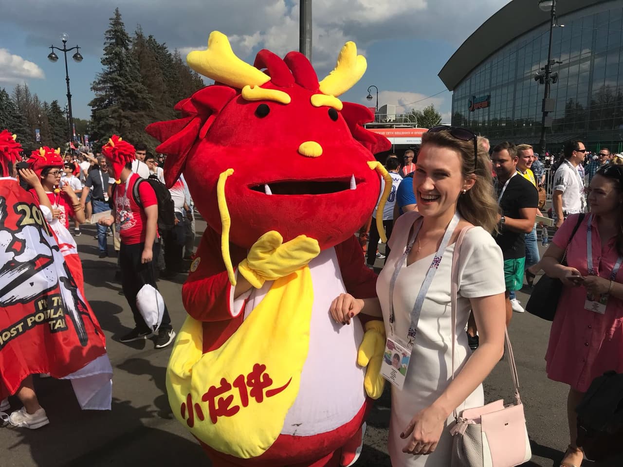 Fanáticos ponen su colorido y alegría en la definición del tercer lugar del Mundial de Rusia 2018 entre Bélgica e Inglaterra en San Petersburgo.