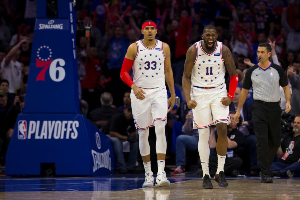 Los Philadelphia 76ers se negaron a ser eliminados en casa al vencer 112-101 a los Toronto Raptors en el Juego 6 de su serie de Playoffs de segunda ronda en la Conferencia del Este en la NBA y con esto forzaron al séptimo y definitivo encuentro, que habrá de jugarse el domingo próximo. Jimmy Butler anotó 25 puntos y Ben Simmons aportó 21 para que los Sixers alarguen la serie en Canadá.