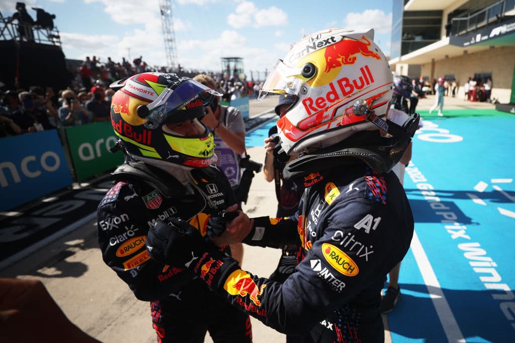 El Gran Premio de Estados Unidos, llevado a cabo en Austin fue para Max Verstappen de Red Bull. Tras una estrategia un tanto agresiva, el piloto se impuso ante Lewis Hamilton quien se llevó la segunda posición. El piloto mexicano, Sergio Pérez, se quedó con la tercera posición, sumando su cuarto podio del año.