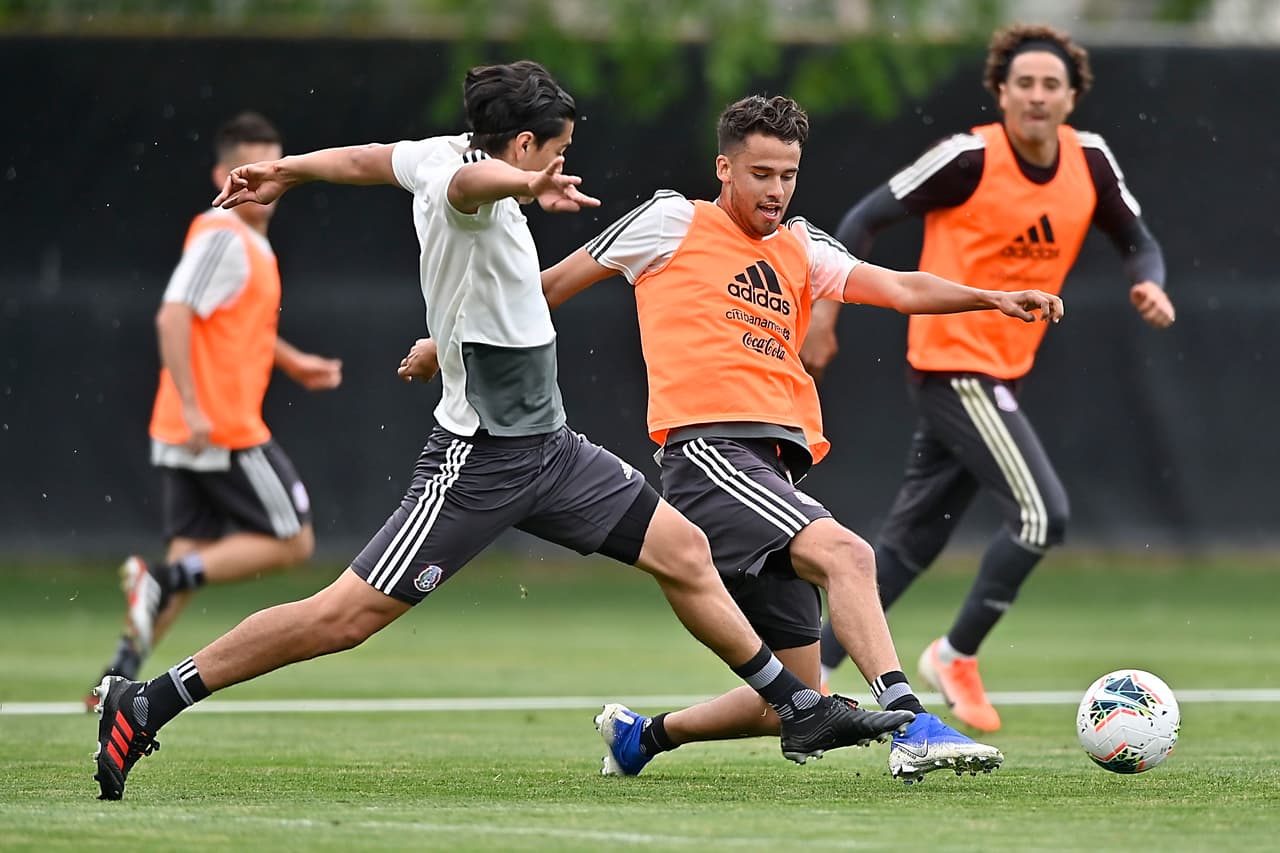 La Selección Mexicana de Fútbol cerró su preparación para enfrentar a Canadá en el segundo compromiso de ambas selecciones en la Copa Oro 2019. Los integrantes del Tricolor realizaron su práctica en las instalaciones de la Universidad de Colorado. Tuvieron una parte de entrenamiento táctico, físico y al final, recreativo, con la finalidad de llegar con buena 'puesta apunto' para el duelo de este miércoles en Denver.