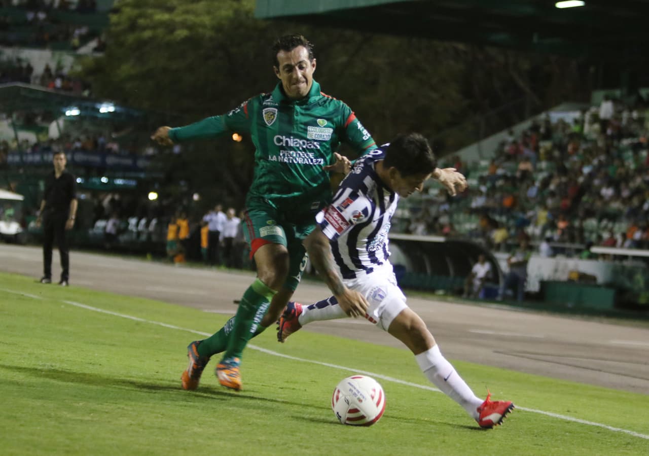 Diego de la Torre, aunque el volante no anotó gol tuvo mucha participación en la victoria de Jaguares. Con pases filtrados, distribución del esférico y centros con ventaja para sus compañeros Diego hizo diferencia con los felinos.