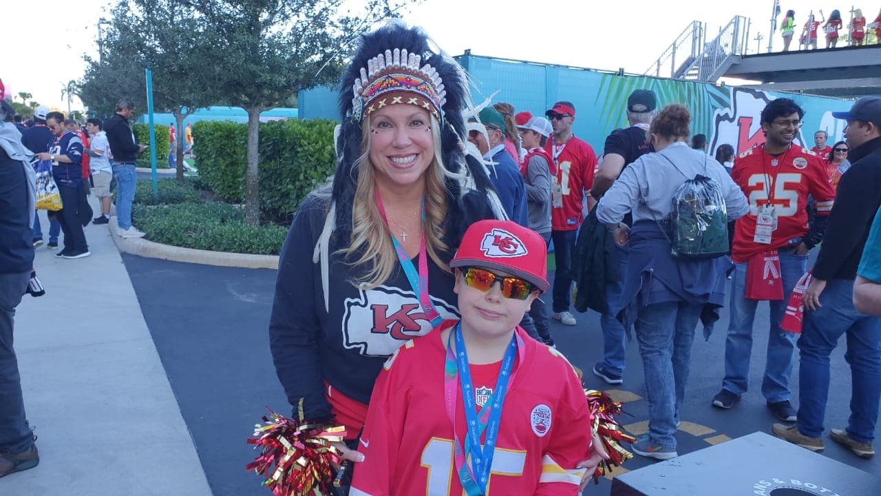 Así se vive el color en el Hard Rock Stadium de Florida previo al partido entre San Francisco 49ers y Kansas City Chiefs.