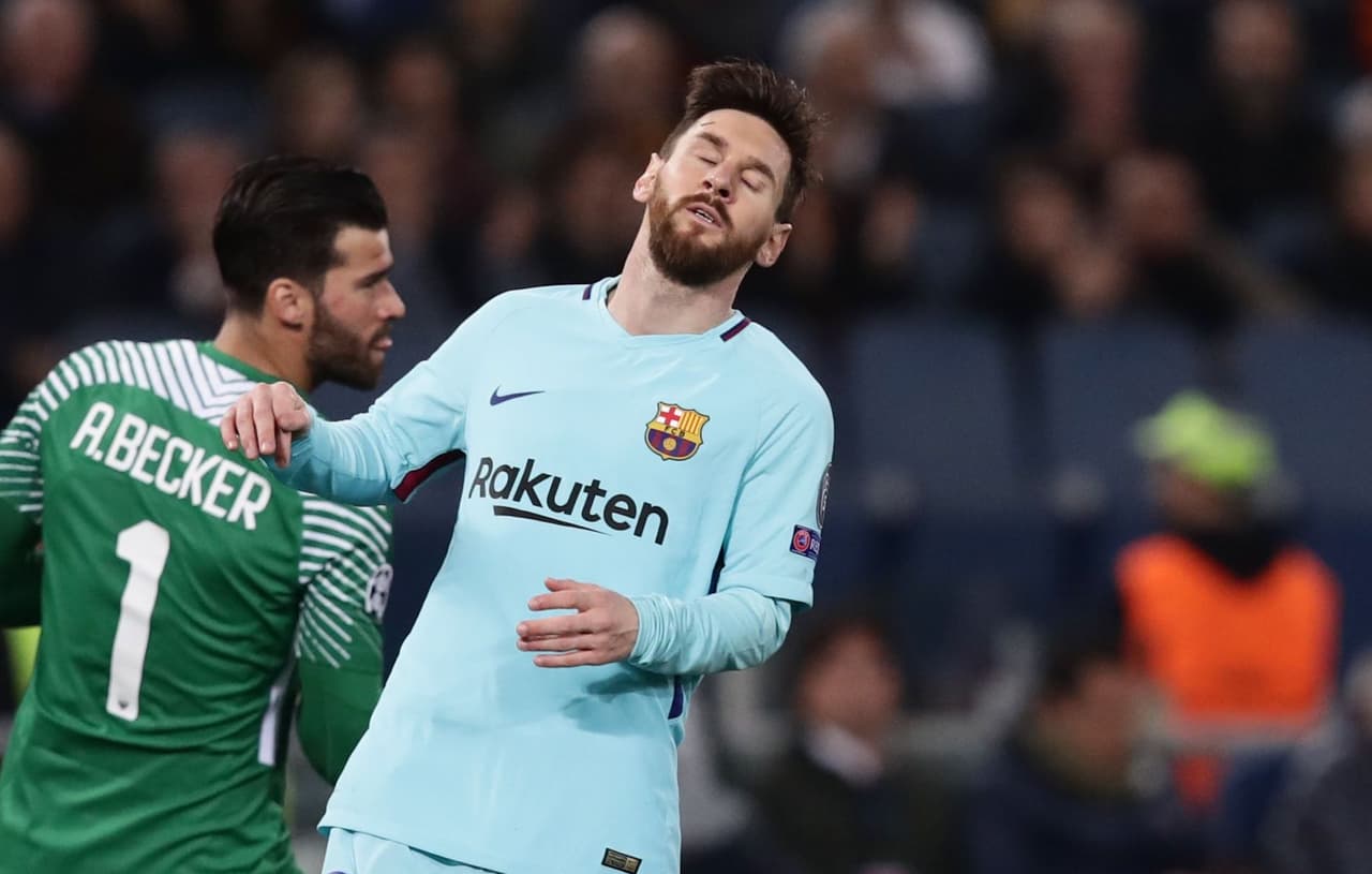 Para muchos analistas este ha sido uno de los peores –sino el peor– partido de Lionel Messi con el F.C. Barcelona, que también tuvo una jornada para el olvido. El crack argentino se robó la atención al no poder liderar a su equipo. Frustrado, con rabia, triste, así fue el rostro de 'La Pulga' en el Olímpico de Roma.