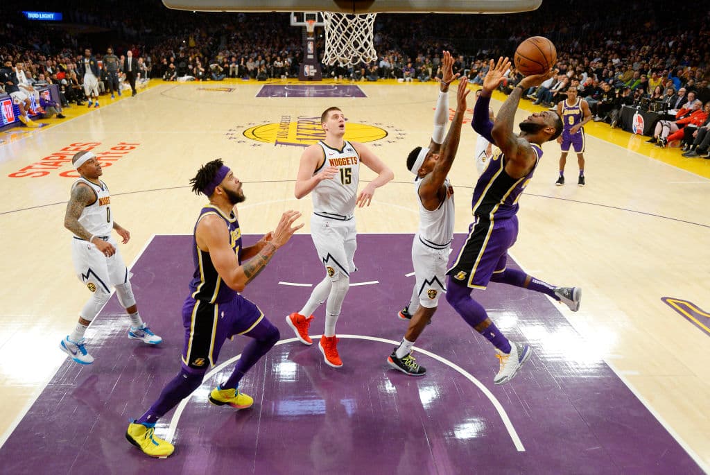 LeBron James superó a Michael Jordan en la lista de anotadores históricos de la NBA con esta canasta la noche del miércoles pero es un objetivo que fue conquistando poco a poco. Estos son los modelos que usó en la ruta.