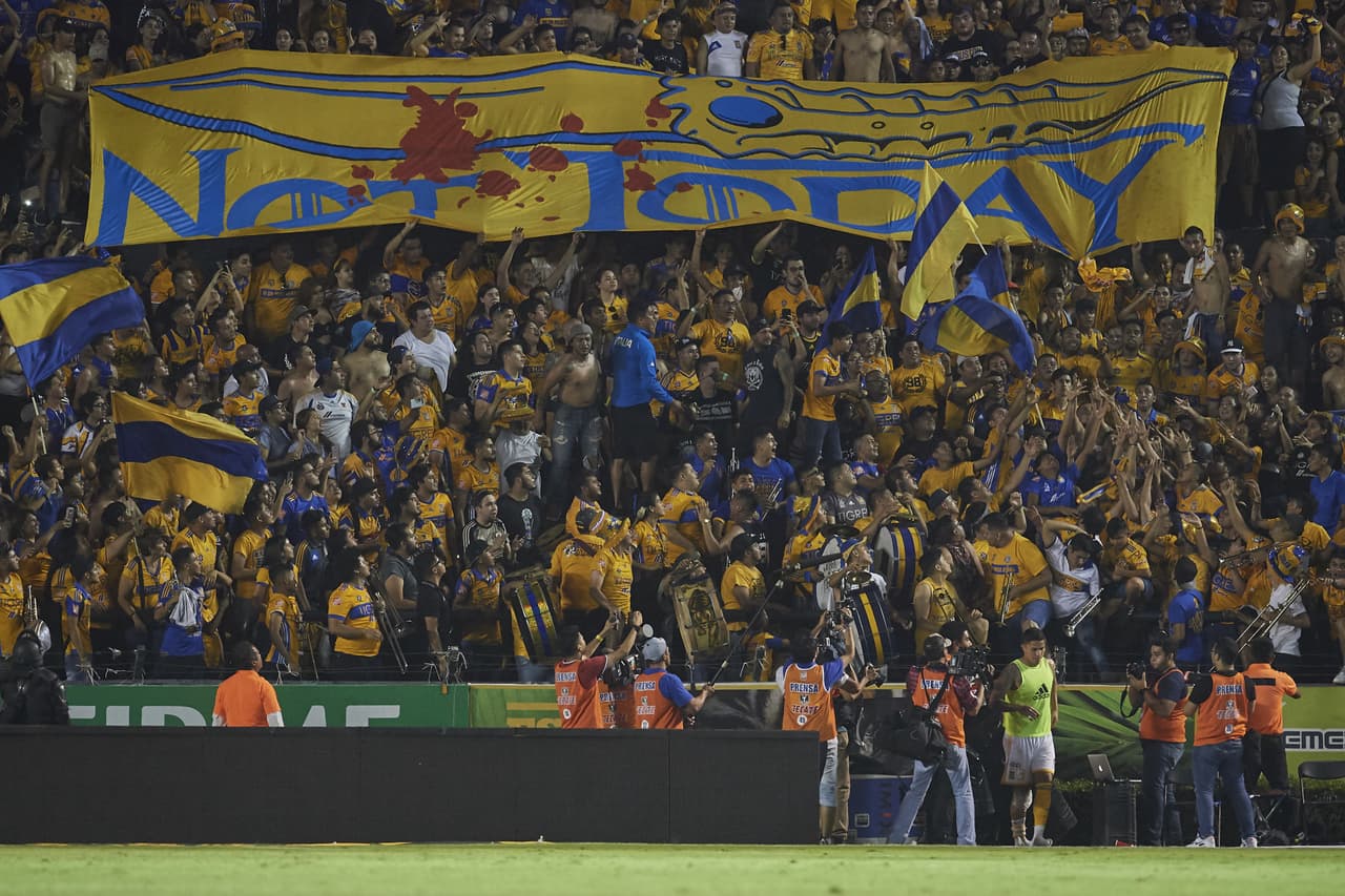 La afición de Tigres celebra la clasificación de su equipo a la Final del Clausura 2019 donde se medirá con León o América en busca de su séptimo título en la
<a href="https://www.univision.com/deportes/futbol/liga-mx/*">Liga MX</a>.