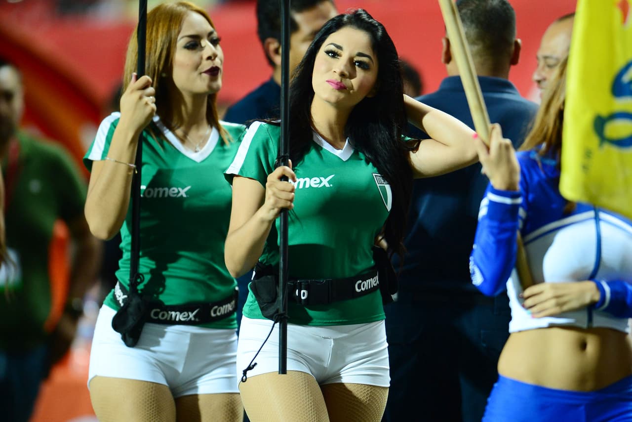 La belleza de las porristas en la fecha 13