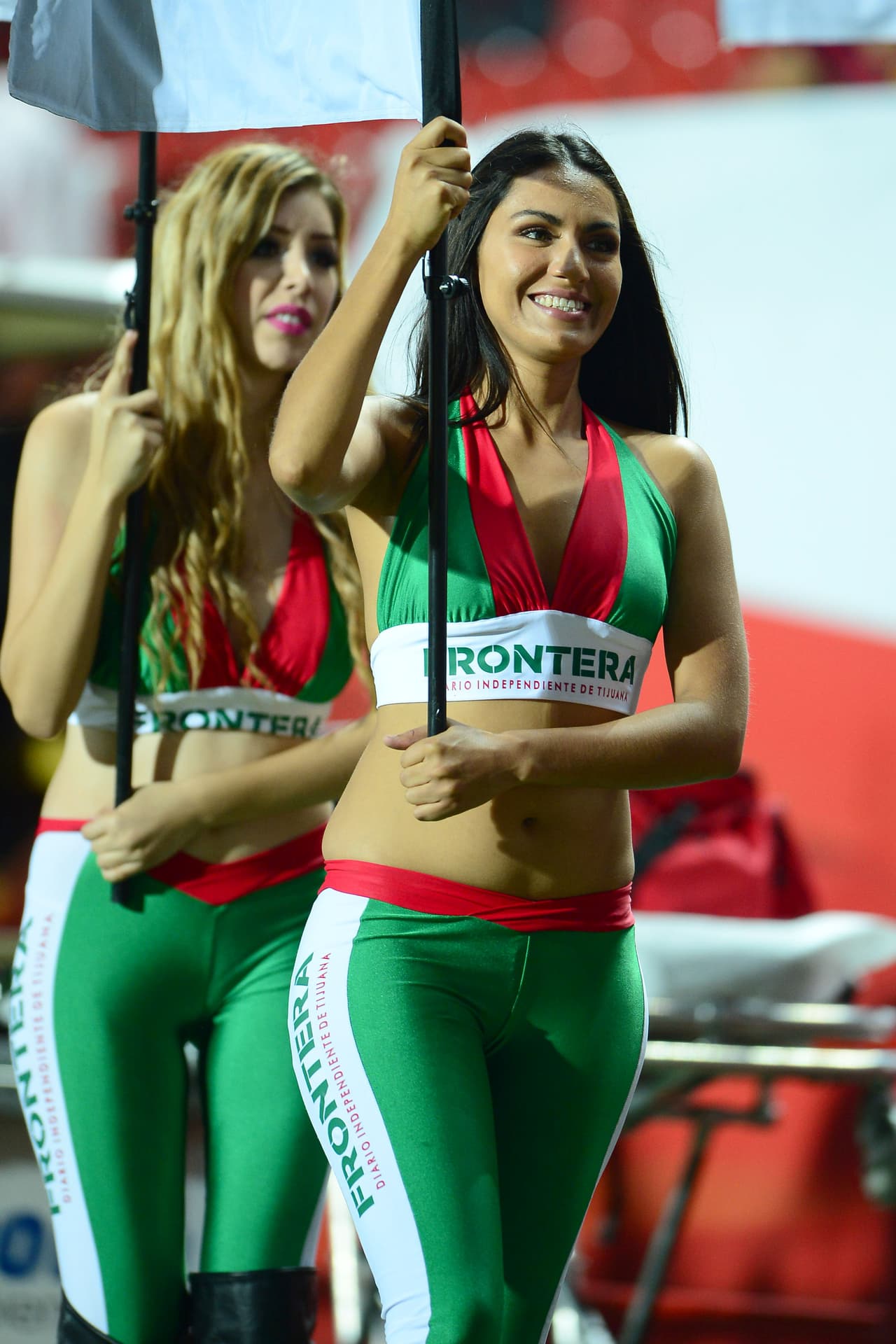 La belleza de las porristas en la fecha 13