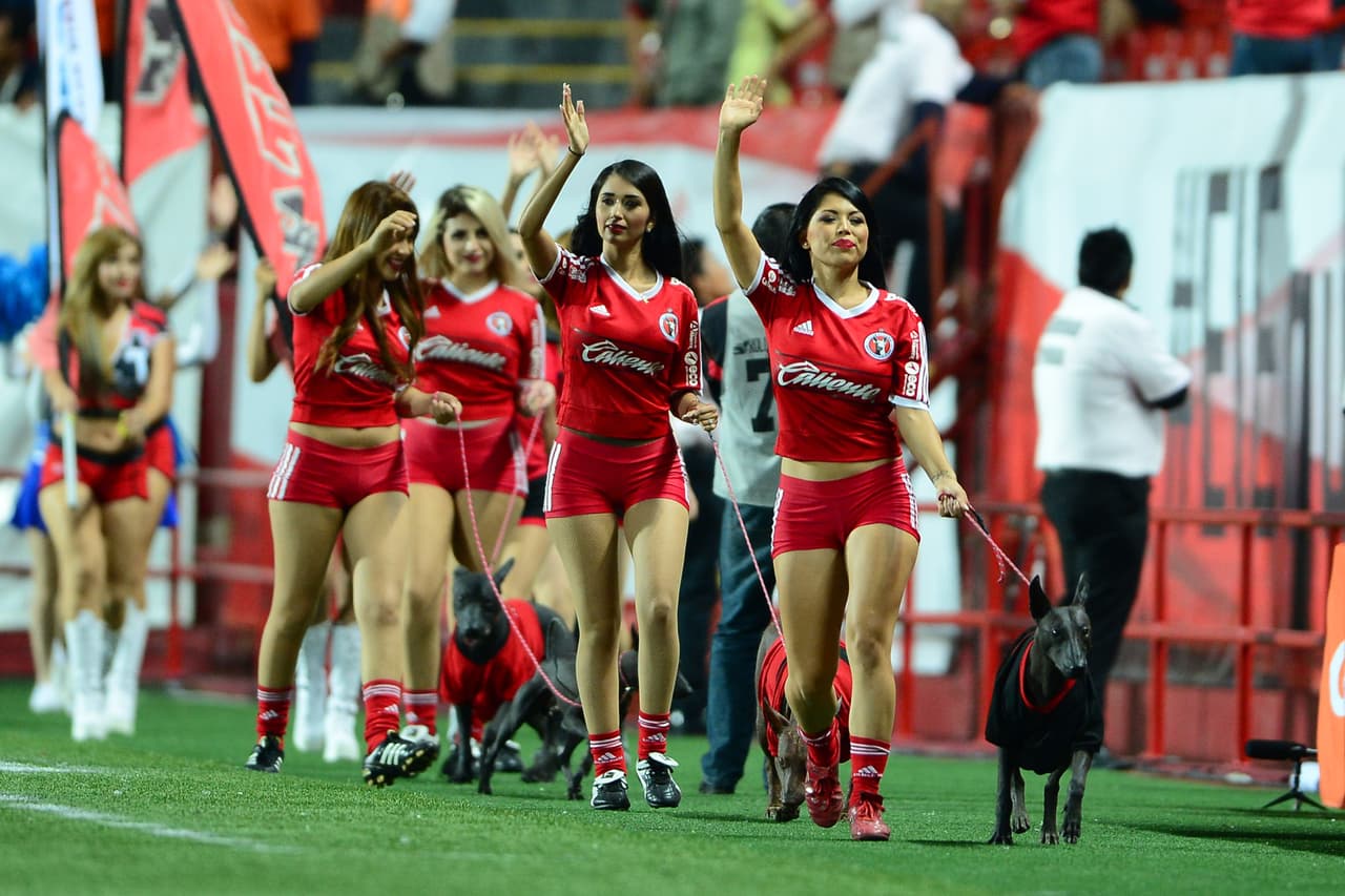 La belleza de las porristas en la fecha 13