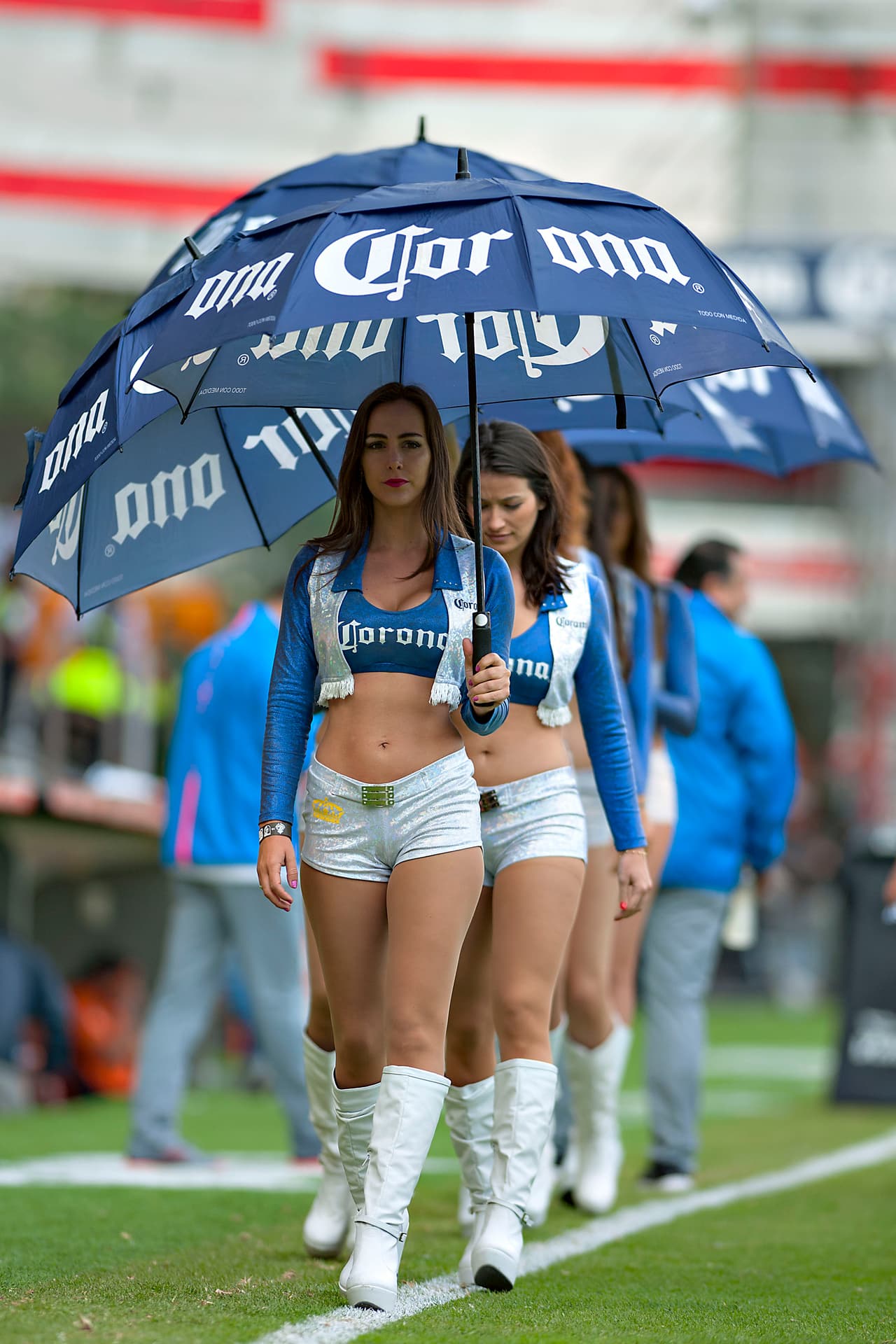 La belleza de las porristas en la fecha 13