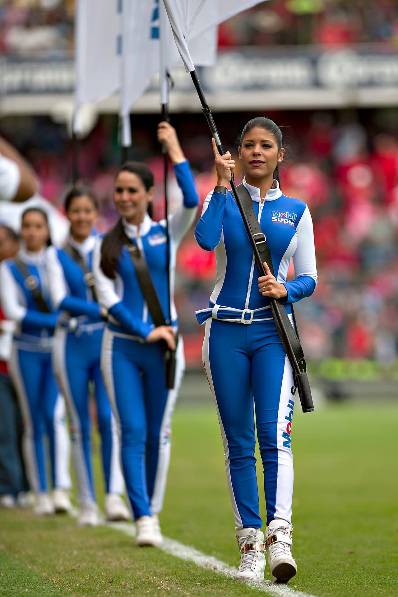 La belleza de las porristas en la fecha 13