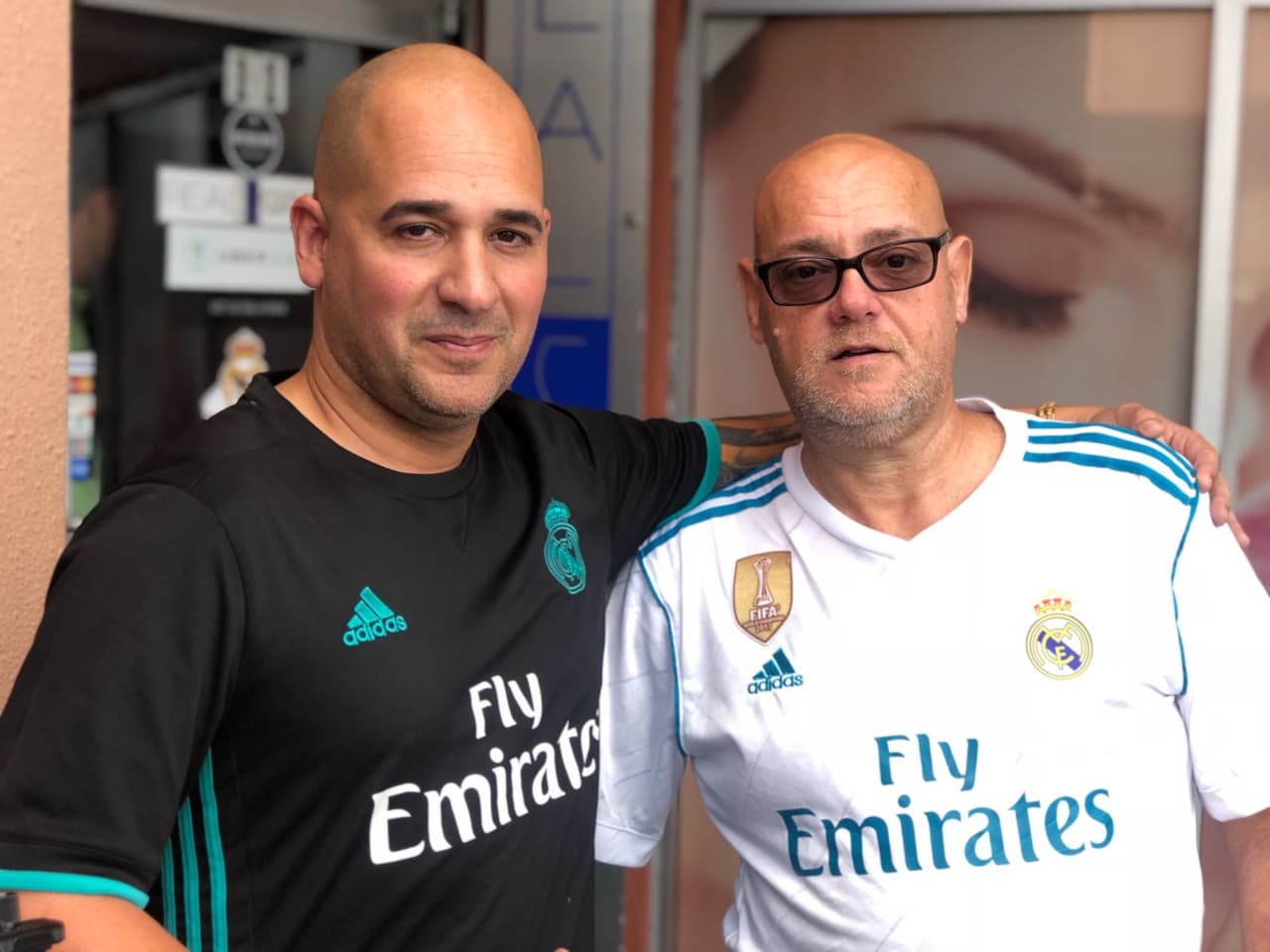 La Peña Madridista en Miami se reunió en el Café Real para vivir el partido de los octavos de final ante el Paris Saint-Germain, juego definitivo para conocer cuál de los dos equipos pasa a la siguiente ronda después del 3-1 a favor en el Santiago Bernabéu.
