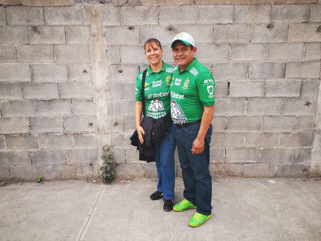 Aficionados de Tigres, mayoritariamente, y del León, tomaron por 'asalto' las inmediaciones del Estadio Universitario para atestiguar el juego de Ida de la Final del Clausura 2019 de la Liga MX en Monterrey. Se esmeraron y le pusieron un fantástico ambiente.