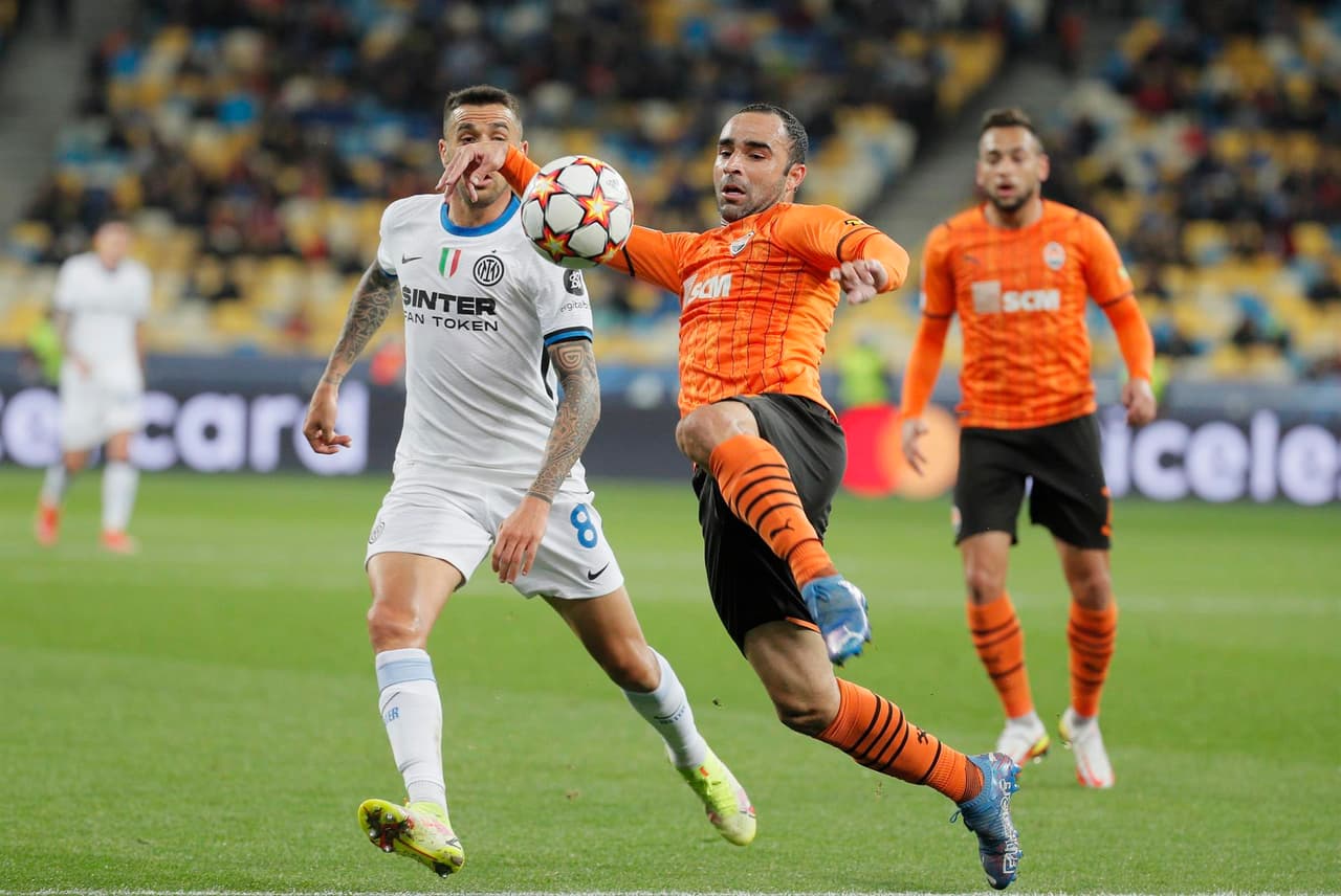 Inter de Milán y Shakhtar Donetsk no se hacen daño durante la Fase de Grupos en la UEFA Champions League. La escuadra ucraniania tuvo más peso durante el encuentro, sin embargo la visita tuvo más oportunidades en los últimos minutos del encuentro y ambos suman un punto.