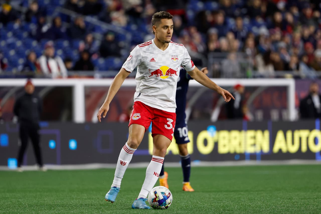 Defensor - AARON LONG (New York Red Bulls)
<br>