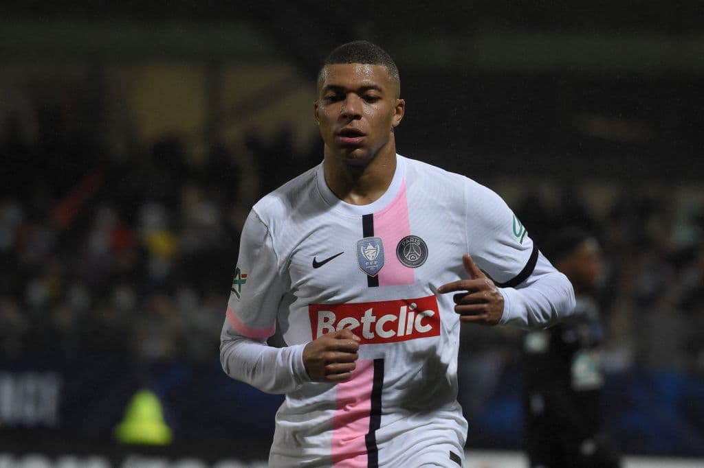 El PSG niega oferta a Mbappé y que su renovación dependa del dinero