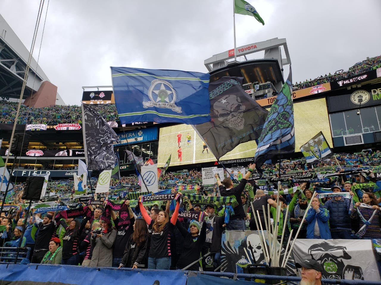 Gran ambiente entre la afición del Sounders previo al encuentro final contra el Toronto FC por la MLS Cup.