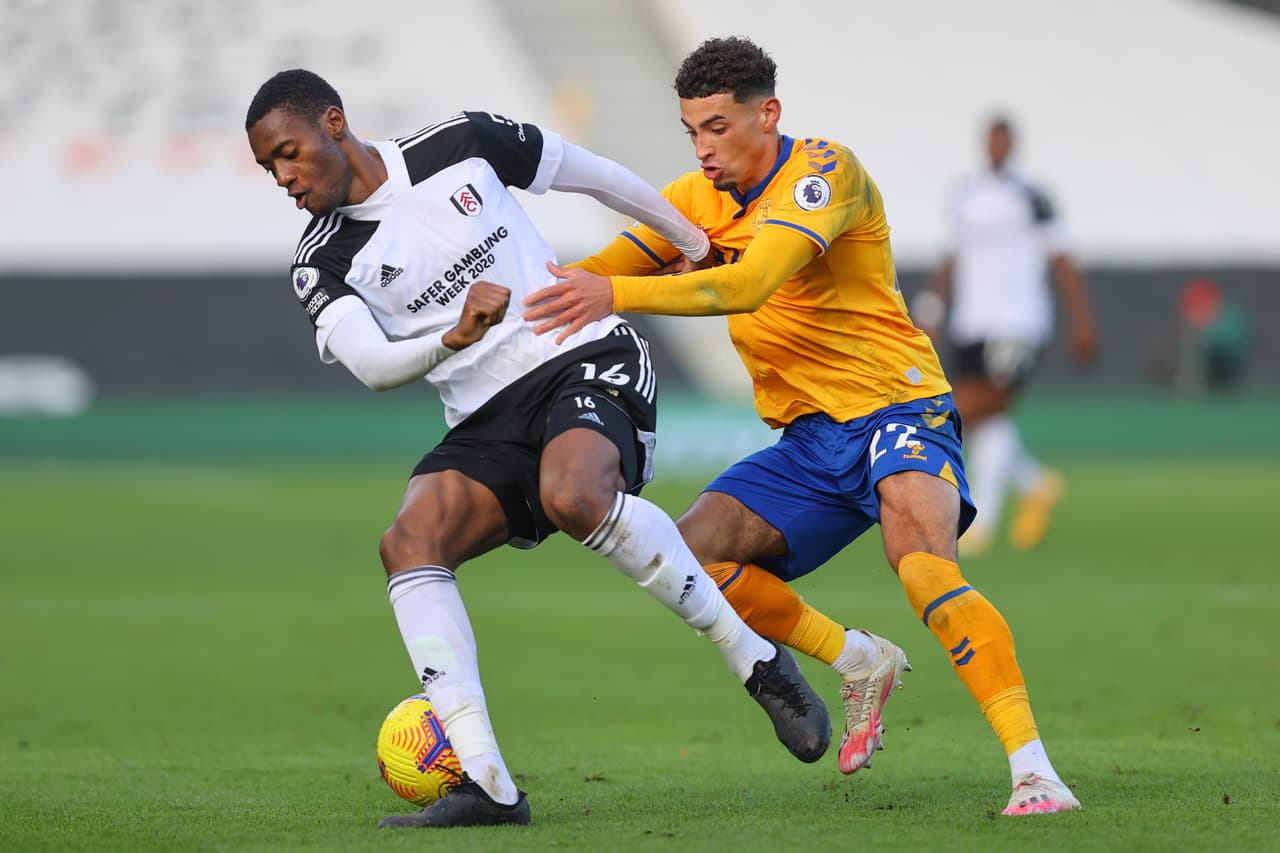 Con doblete de Dominic Calvert-Lewin y gol de Abdoulaye Doucouré, el Everton se impone ante el Fulham durante la novena jornada de la Premier League. Por parte de los Whites, Bobby Reid descontó al minuto 15, mientras que Ruben Loftus-Cheek anotó el segundo a los 70 minutos.