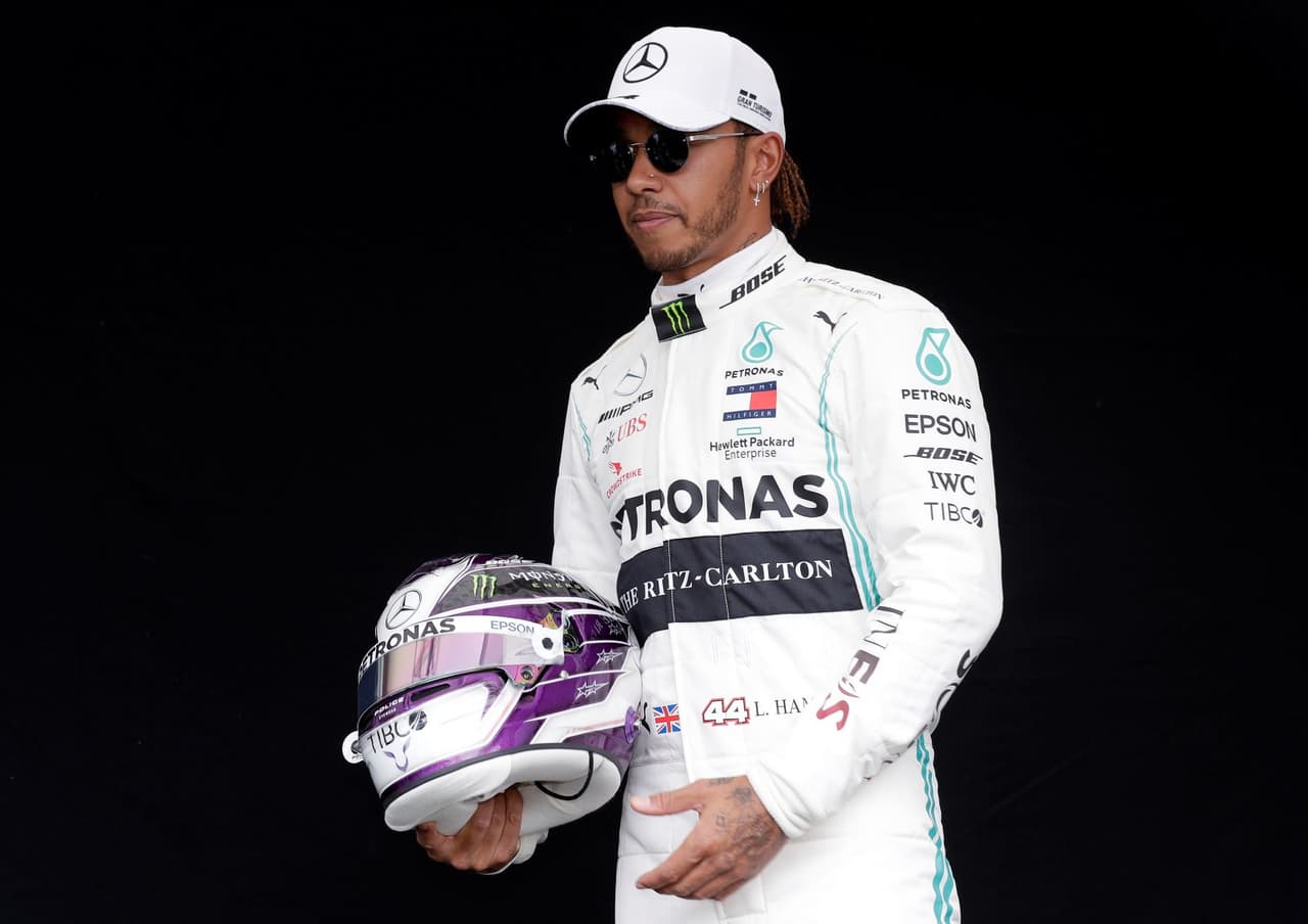 Lewis Hamilton manifiesta su amor a Mercedes