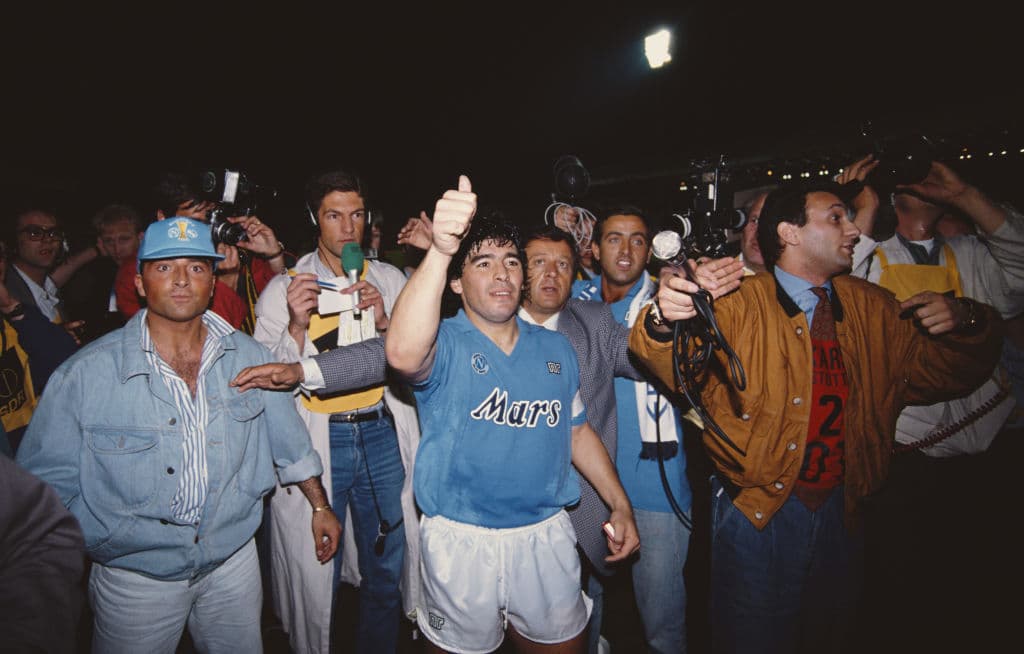 Diego Maradona no se olvida del Napoli y lo felicita