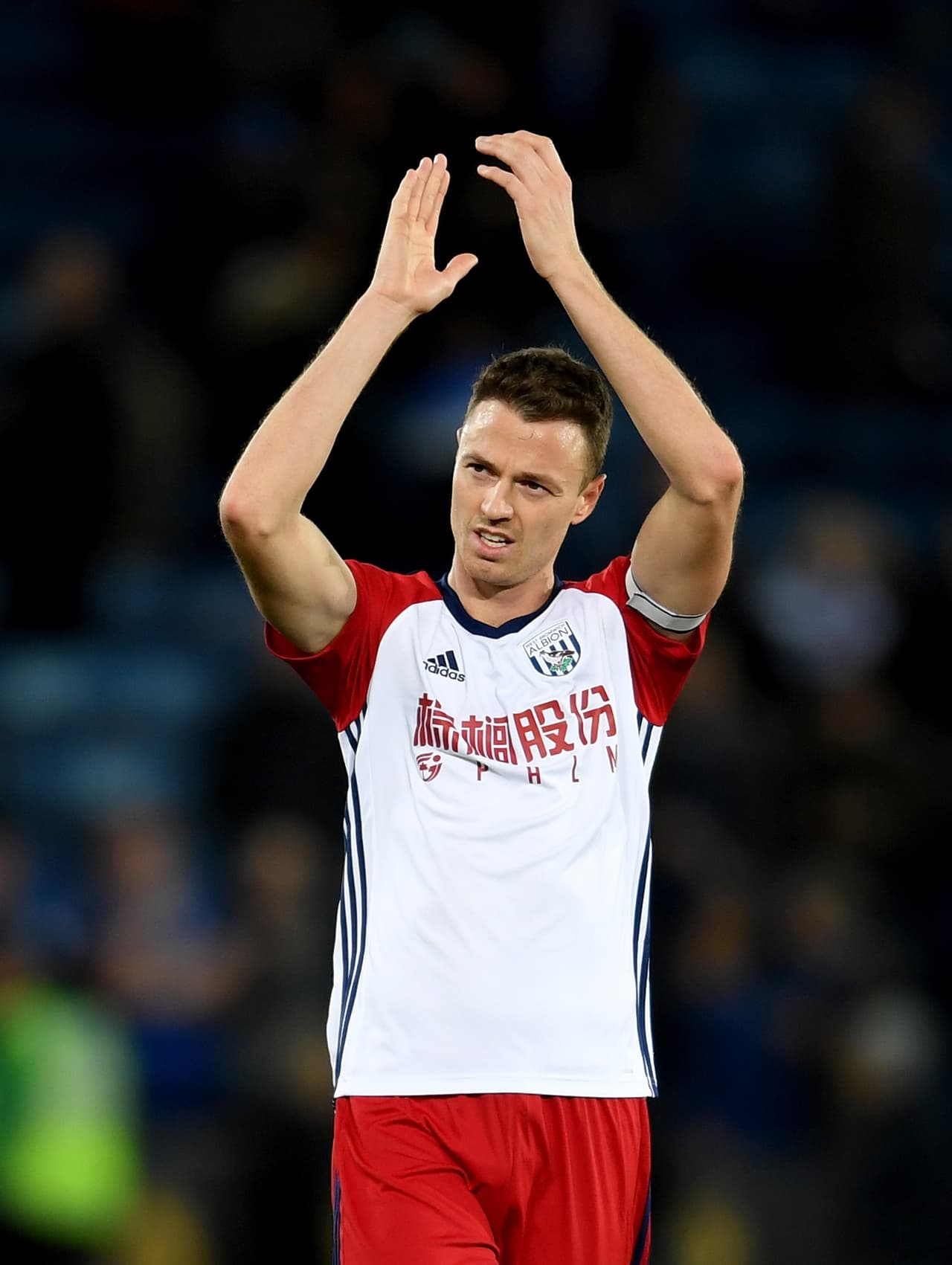 El central Jonny Evans, a préstamo desde el Manchester United en West Bromwich, podría regresar al equipo de Old Trafford.