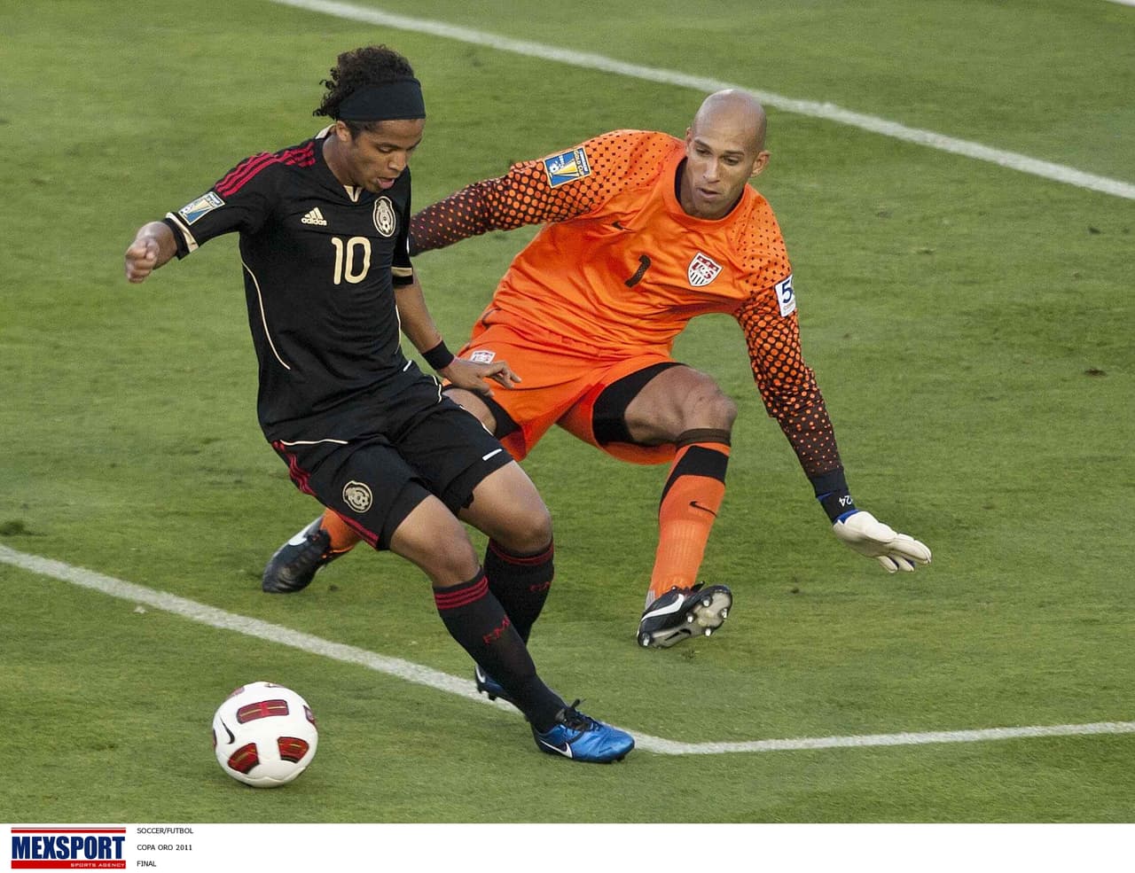 Primero fue Gio, ahora Vela hace víctima a Tim Howard