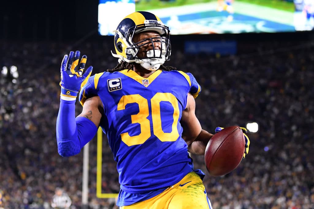 Todd Gurley es probablemente el mejor corredor de la NFL en la actualidad. Encabezó la Liga con 17 TD's, amasó 1251 yardas (3ro NFL) y es un excelente receptor también, una amenaza para el rival.