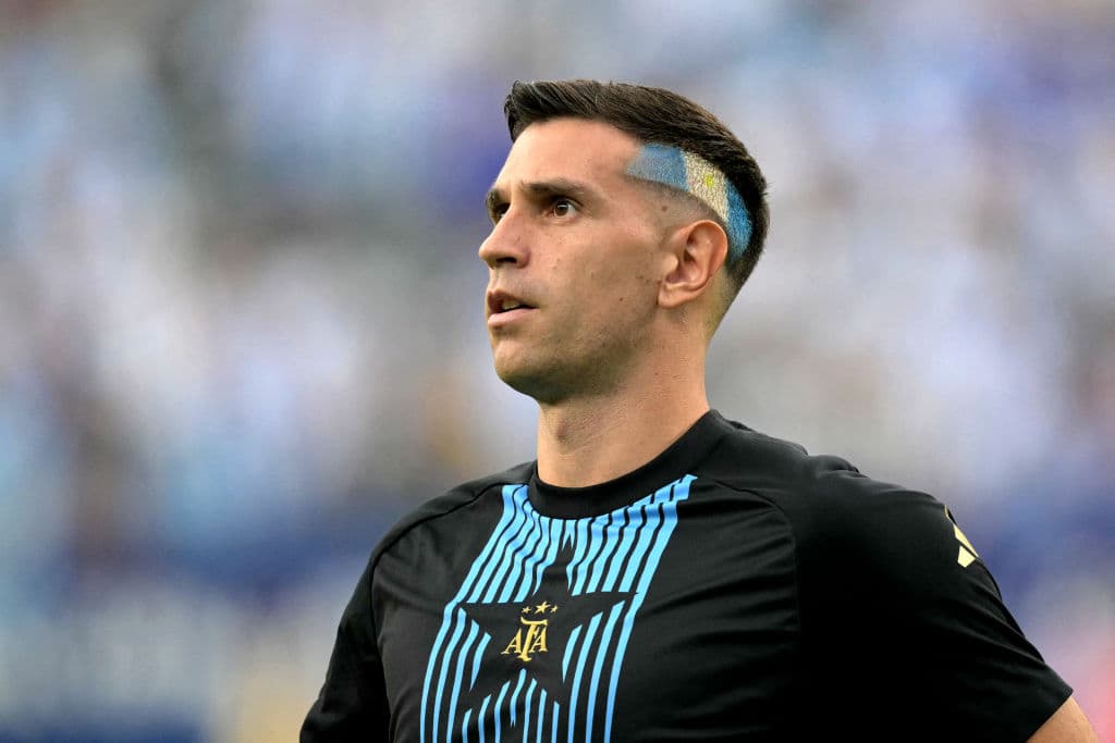 Dibu Martínez se tiñó el cabello para celebrar el Día de la Independencia en Argentina y para la Semifinal de la Copa América 2024.