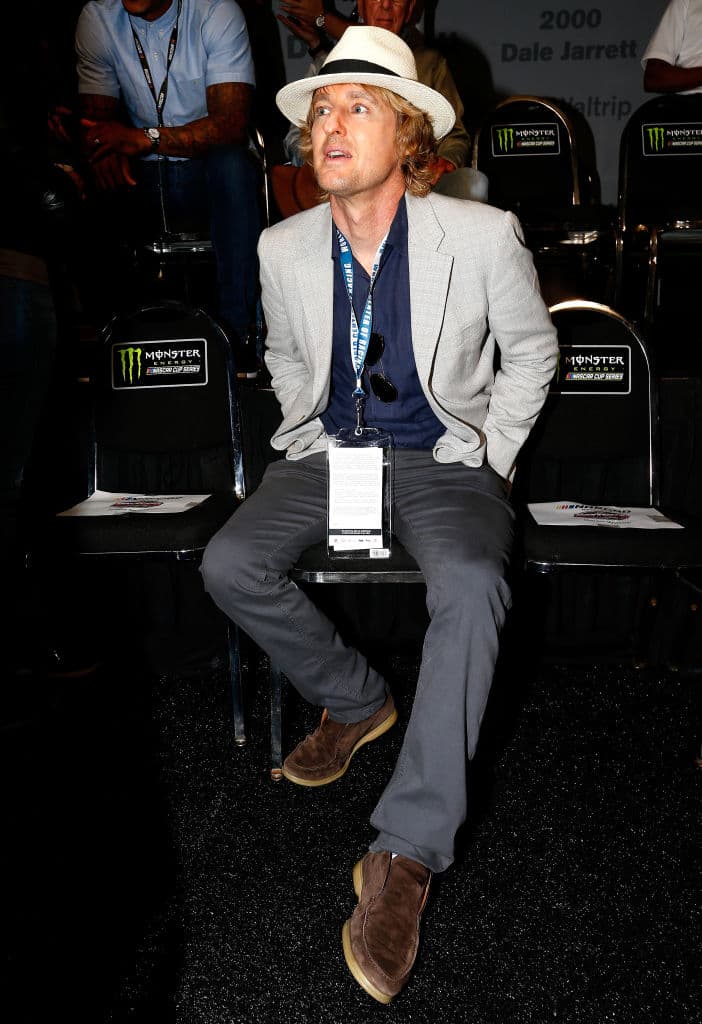 Wedding Crashers (2005) - Dos abogados matrimonialistas, John Beckwith y Jeremy Grey, socios y amigos de toda la vida, comparten una original afición: colarse en las bodas, sea cual sea el origen étnico de los anfitriones.
<br>