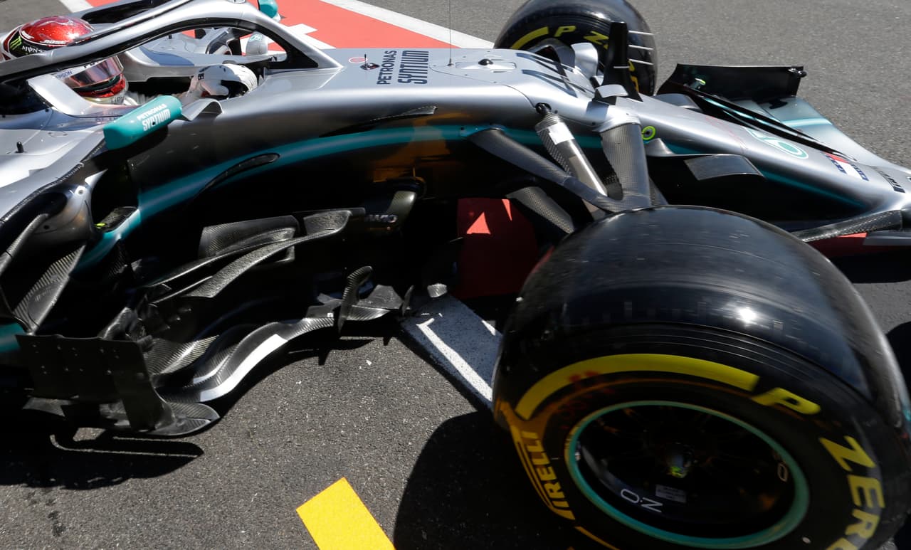 Este viernes la acción en el Gran Premio de Francia (Circuito Paul Ricard en Le Castellett) inició con las dos primeras sesiones de prácticas libres. Los autos de Mercedes volvieron a estar en lo más alto de la clasificación: Lewis Hamiton en la primera y Valtteri Bottas en la segunda. Por su parte, Sergio 'Checo' Pérez fue puesto 11 y 16, respectivamente.