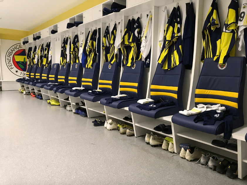 Allí, el vestuario del Fenerbahce esperaba impecable por sus jugadores, entre ellos Diego Reyes, quien volvió a ser suplente.