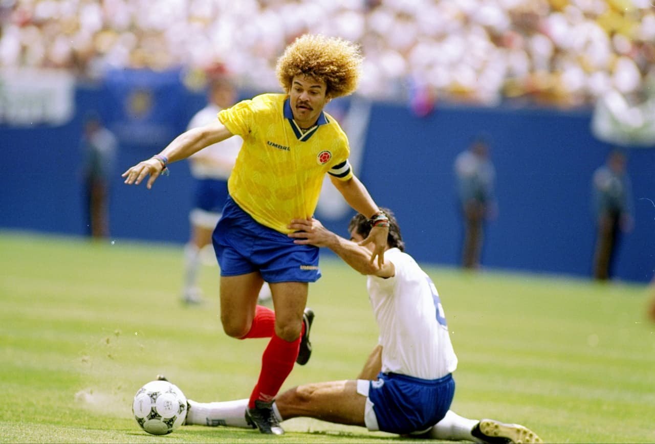 Carlos Valderrama fue un ícono de buen fútbol en Colombia y Suramérica, con mucha técnica y elegancia en sus pases precisos para gol. No fue campeón con Colombia, pero sí un maestro del fútbol.