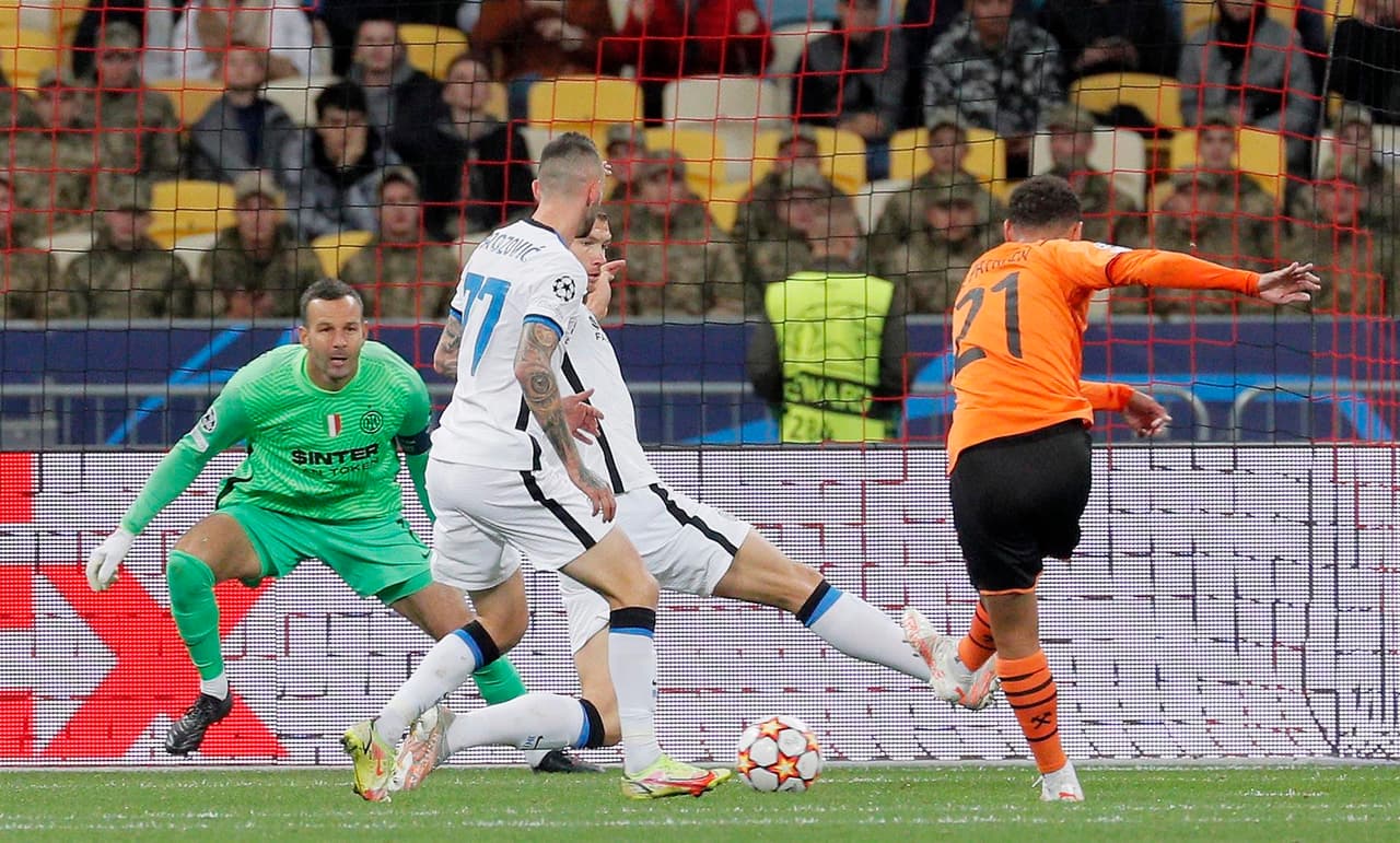 Inter de Milán y Shakhtar Donetsk no se hacen daño durante la Fase de Grupos en la UEFA Champions League. La escuadra ucraniania tuvo más peso durante el encuentro, sin embargo la visita tuvo más oportunidades en los últimos minutos del encuentro y ambos suman un punto.