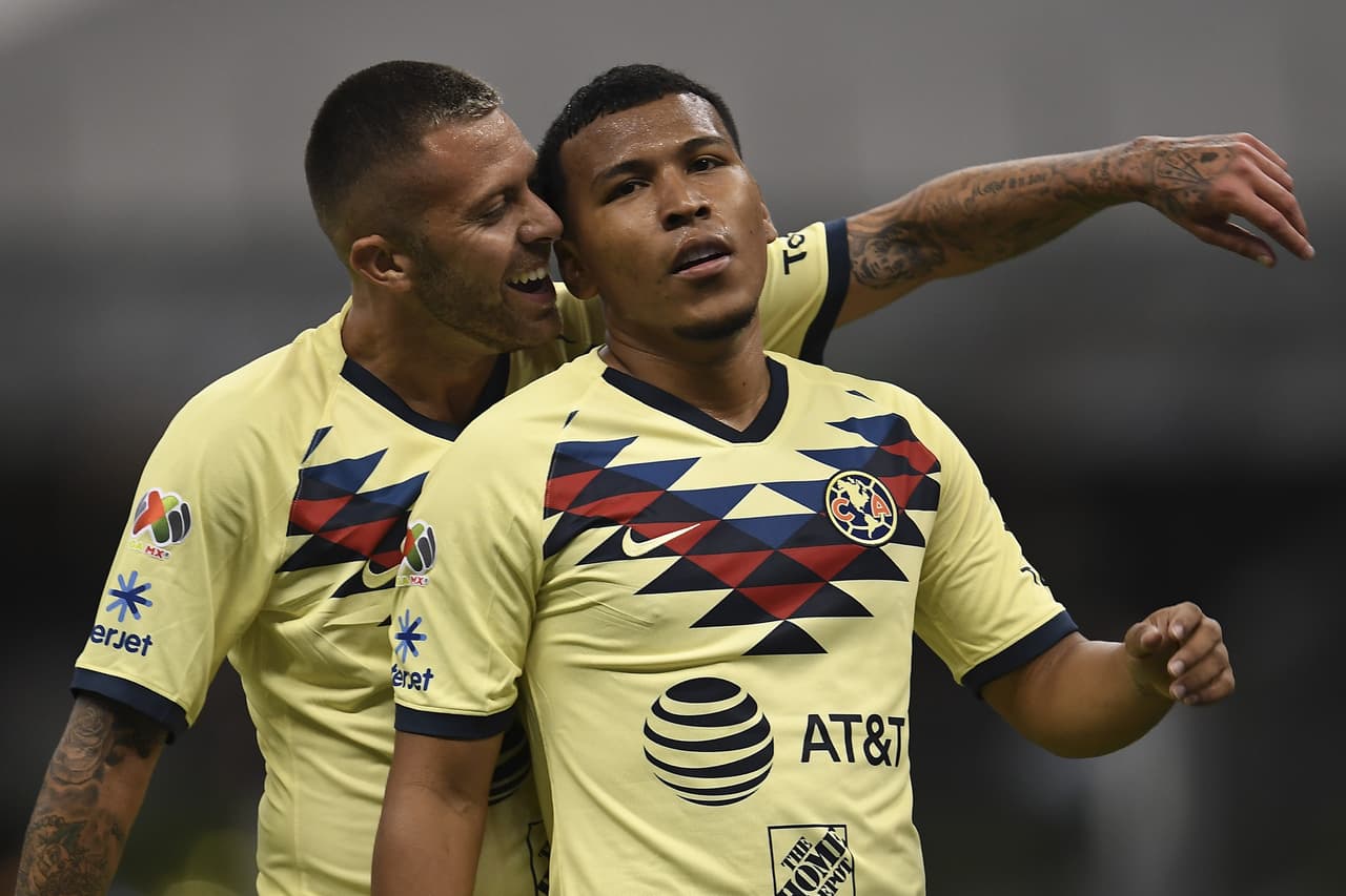 Miguel Herrera habló del futuro de Roger Martínez: "No tenemos a la fuerza a nadie"