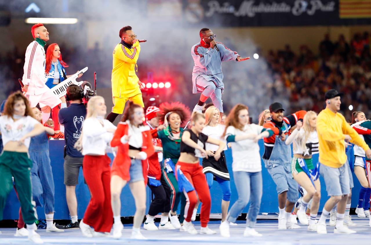 La agrupación musical se lució con sus éxitos en el Millennium Stadium previo al enfrentamiento entre el Real Madrid y la Juventus.