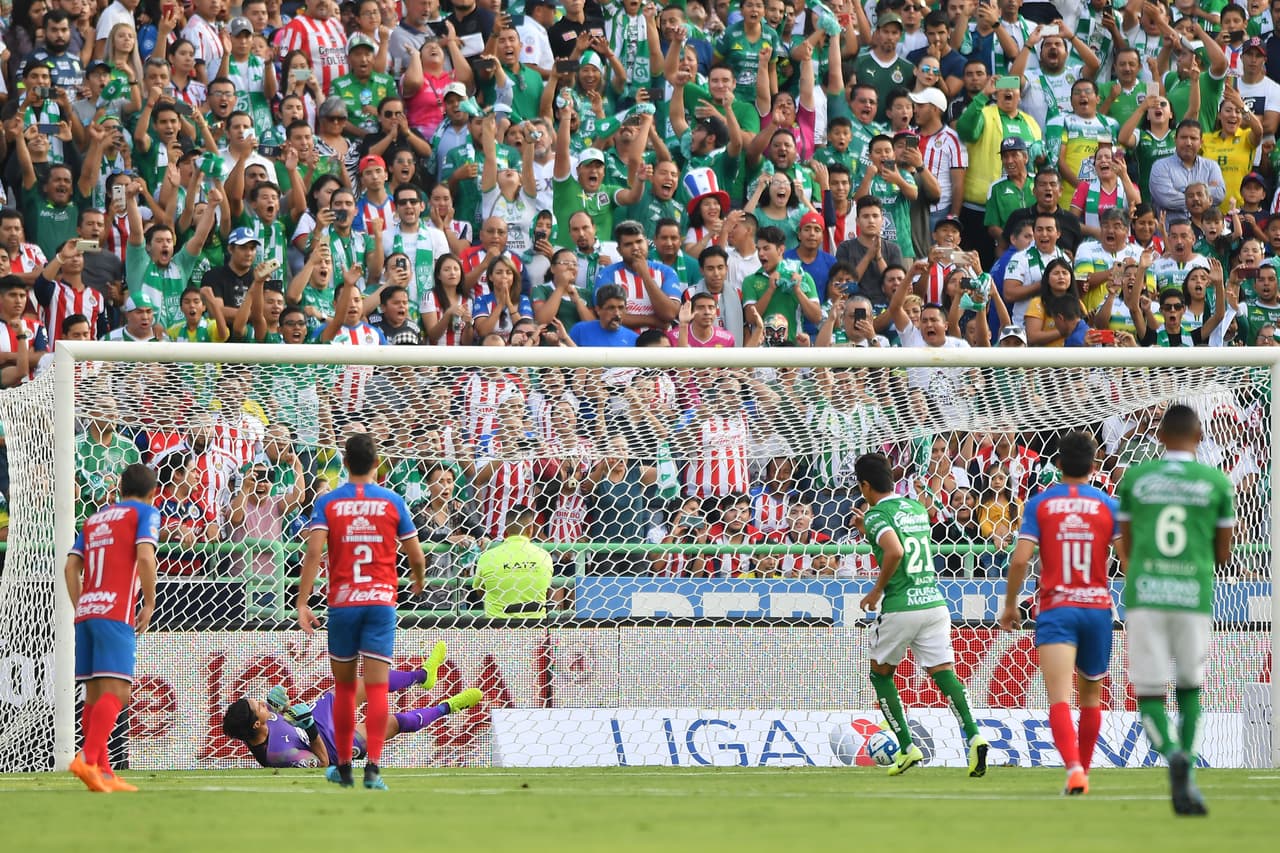 Lo que parecía una plácida victoria de León acabó siendo un apretado triunfo 4-3 sobre el Guadalajara.