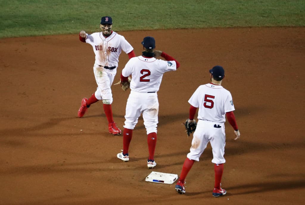 Estas son algunas de las claves que derivaron en que la Serie Mundial viaja a la sede de la Liga Nacional con ventaja de 2-0 en favor de Boston. Desmenucemos el partido.