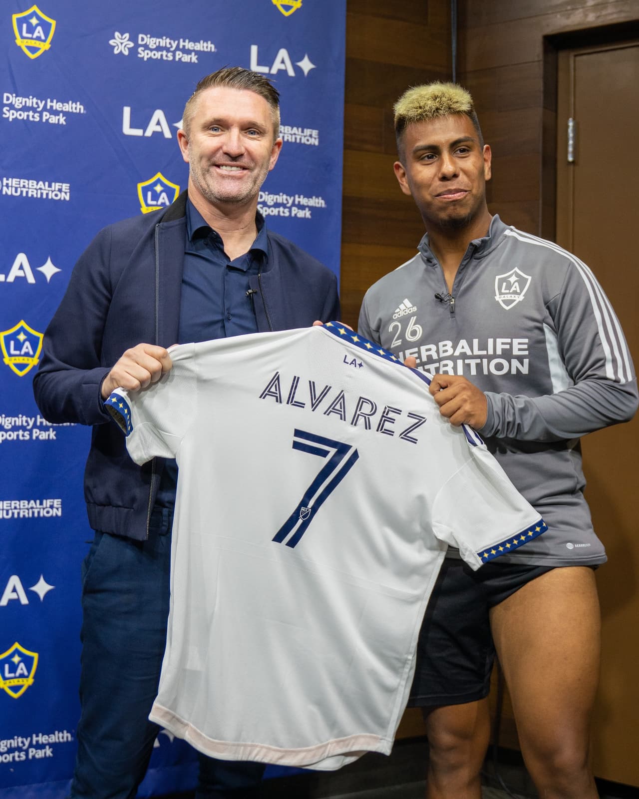 Efraín Álvarez compartirá este año sus responsabilidades con la selección mexicana con sus actuaciones para LA Galaxy. El nuevo #7 recibió el dorsal de una leyenda del club: el artillero irlandés Robbie Keane.