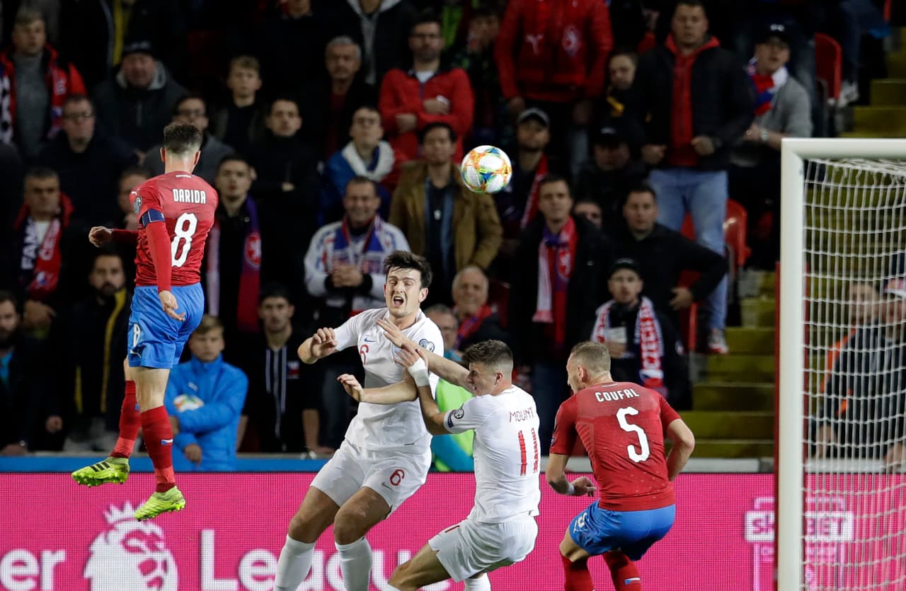 República Checa consuma triunfo vital ante Inglaterra y toma aire para clasificarse a la Eurocopa 2020.