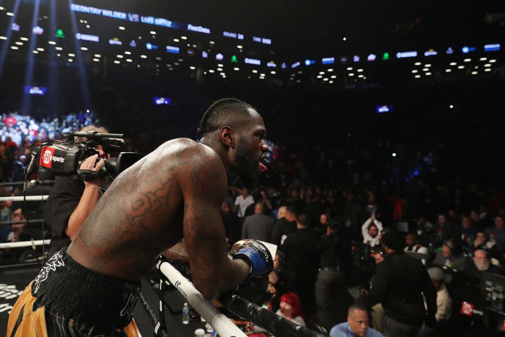 Deontay Wilder (40-0, 39 KOs) defendió su título CMB de peso completo ante Luis 'King Kong' Ortiz en el Barclays Center de Nueva York. Wilder tuvo una contienda complicada, pero la pólvora en sus manos hizo el trabajo para el décimo asalto cuando noqueó dos veces al cubano.